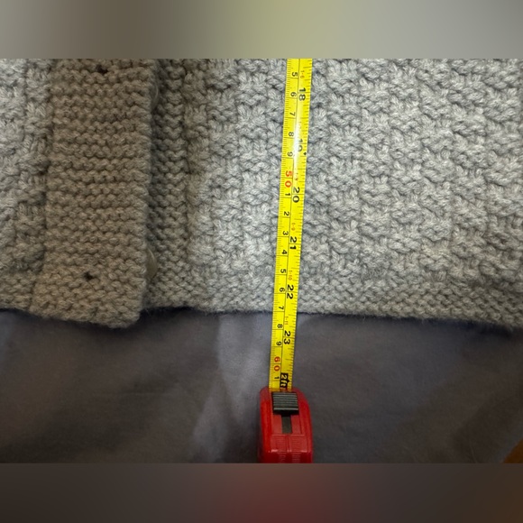 J. Crew Women’s Chunky Cabled Gray 100% Wool Button-Up Cardigan. - Picture 10 of 13